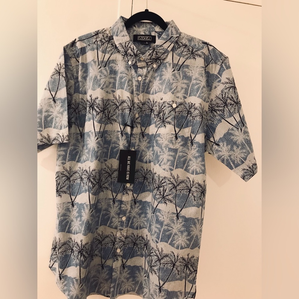 Men short sleeve button up shirt With Palm Trees